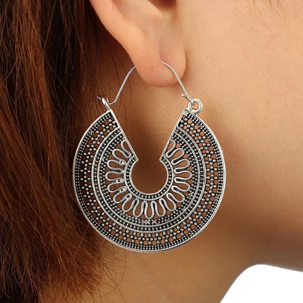 New Women’s Carved Boho Silver Round Hoop Earrings - Picture 3 of 3